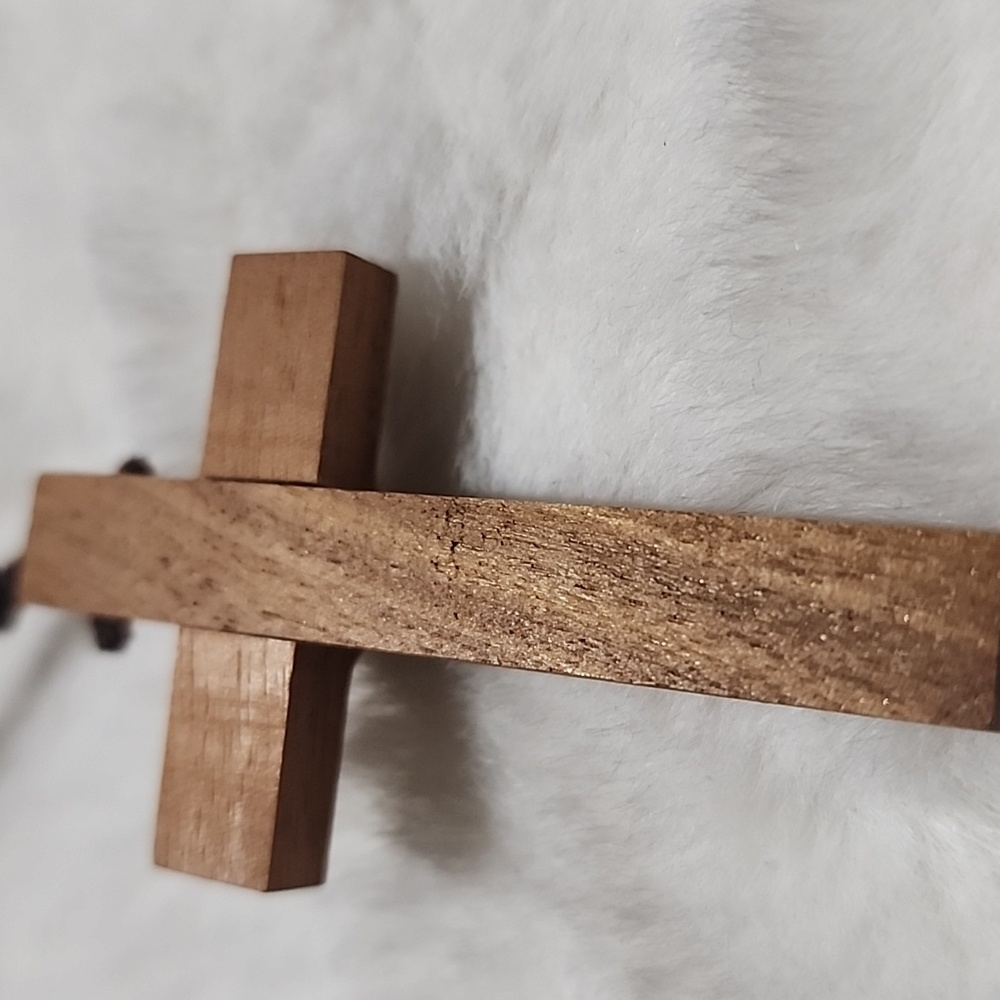 HANDMADE HAND CARVED WOOD CROSS ✝️ NECKLACE. - Picture 2 of 4